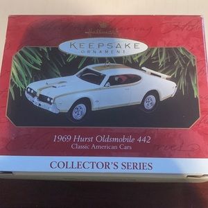 Hallmark collectors series 1969 hurst Oldsmobile ornament